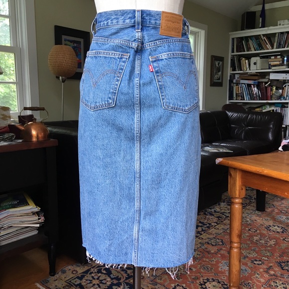 New Levi’s Premium Front Slit Denim Midi Skirt - Picture 3 of 10